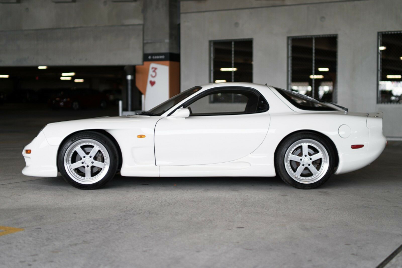 Illustration for article titled At $39,999, Could This 1993 JDM Mazda RX-7 R1 RE-Amemiya be a Really Amazing Deal?